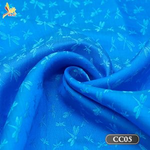 Vải lụa tơ tằm chuồn chuồn là dong sản phẩm với hoa văn đặc biệt đến từ làng lụa Nha Xá